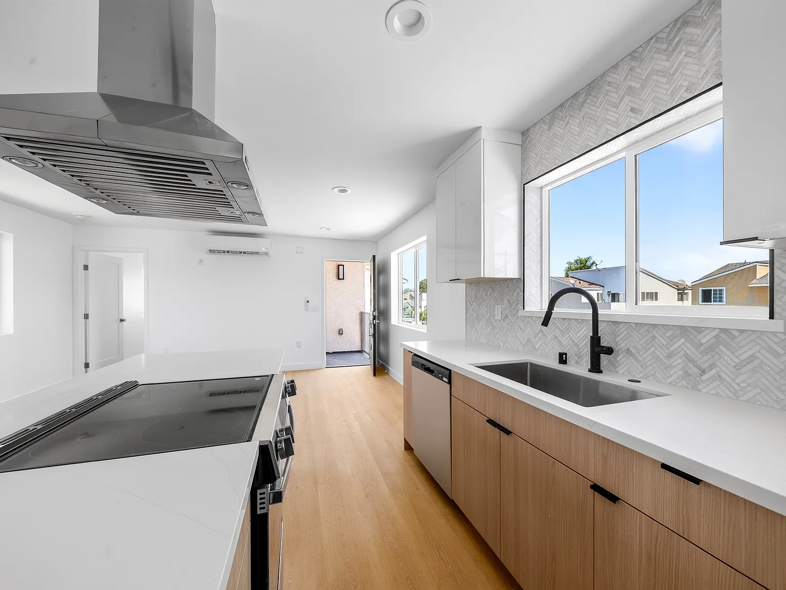 776 W Wilson St — Photo 3