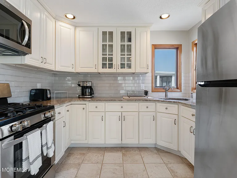43 Florence Ln — Photo 13