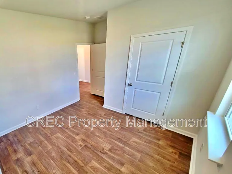 817 Lilyford Ln — Photo 9