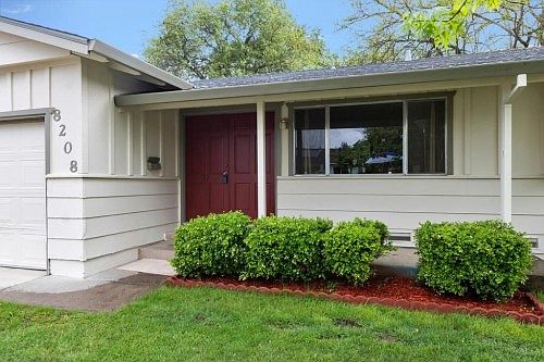 3rd image of 8208 Bridgewood Ct