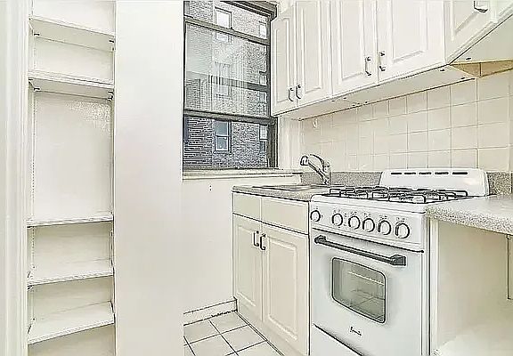 4th image of 135 E 50th St APT 9A