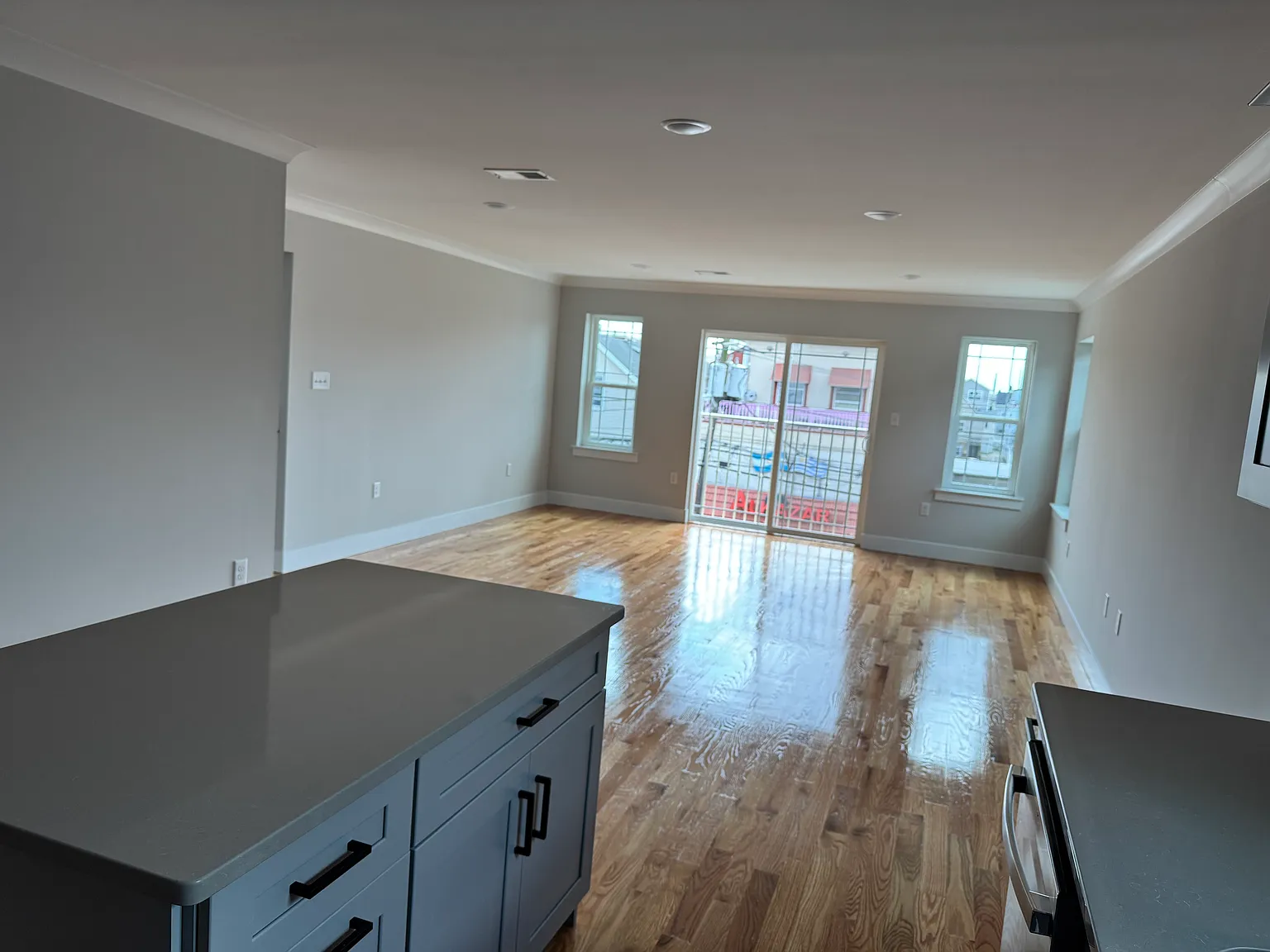 3 bed, $3,400 — Photo 4