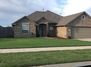 1904 NE 32nd St, Moore, OK 73160