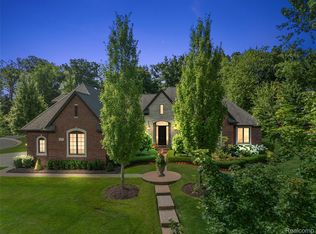 3071 Emeraude Trl, Oakland, MI 48306
