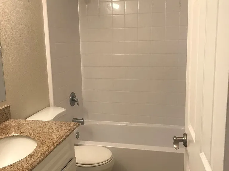 4860 Northlawn Dr — Photo 2