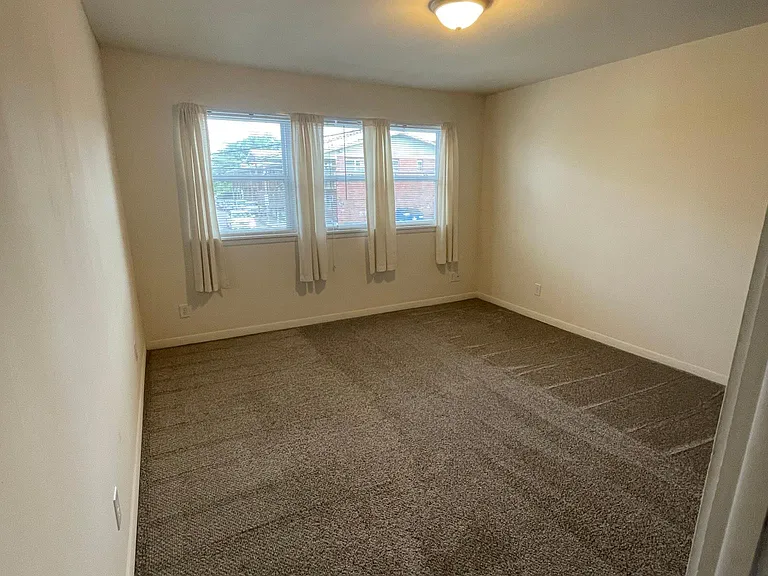 926 E Walnut St #12 — Photo 13