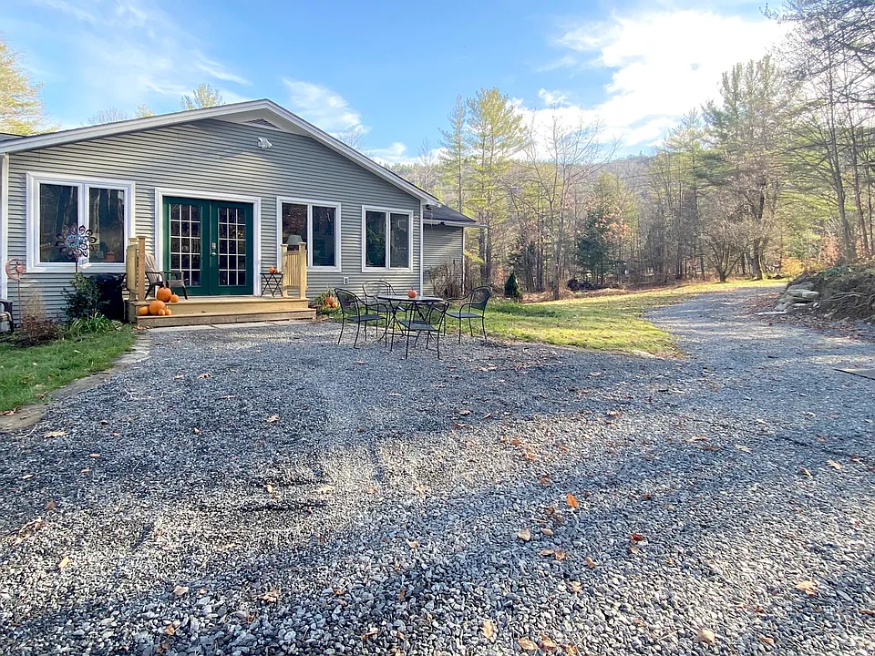 6 Cobb Ln