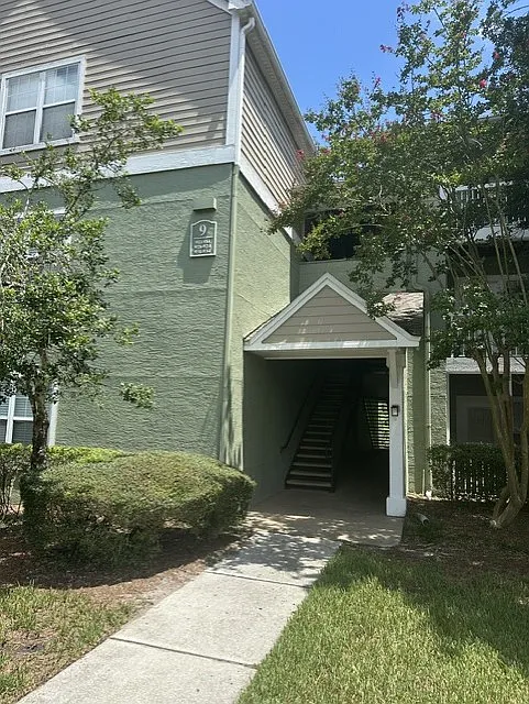 2 bed, 1009 sqft, $1,575 — Photo 2