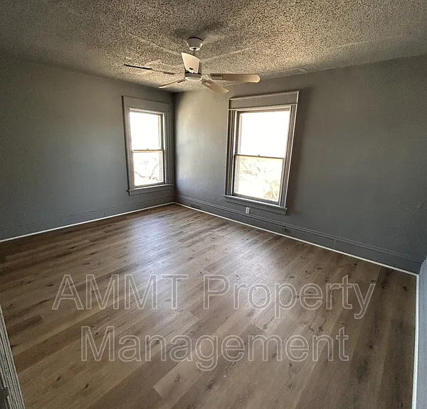 1534 3rd Ave SE #4 — Photo 1