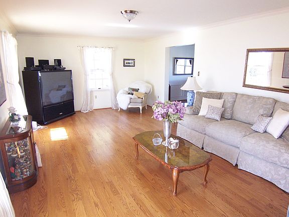 Huge living room ideal for family gathernings