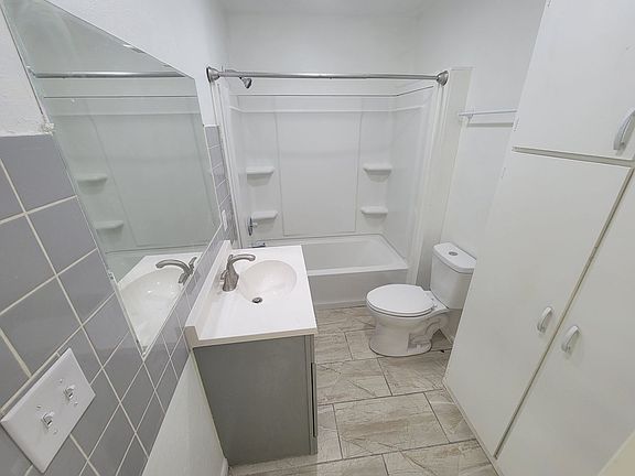 5th image of 1225 1/2 Bermuda St