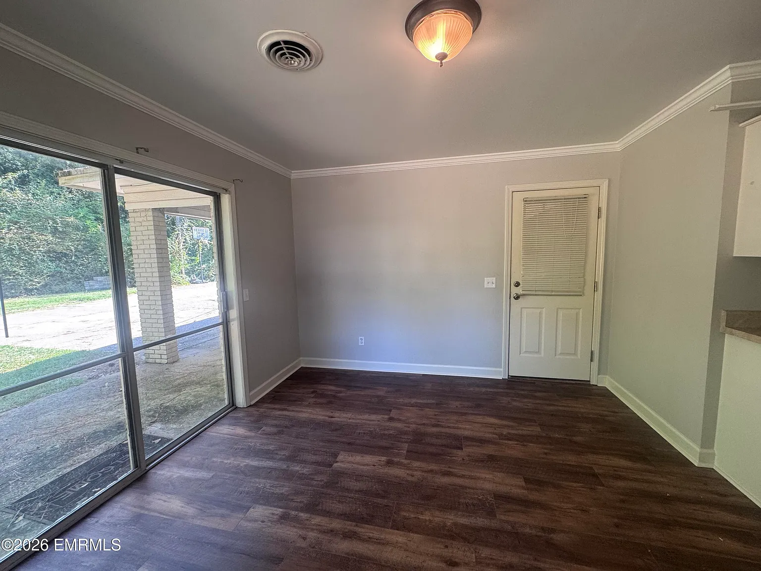 2 bed, 1.0 bath, $1,100 — Photo 4