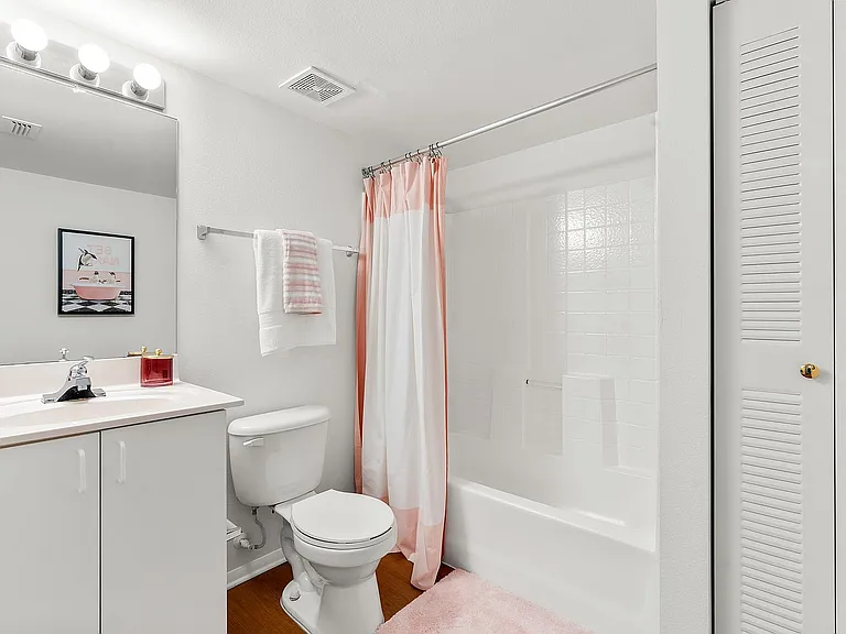 Bella Vista Apartments — Photo 52