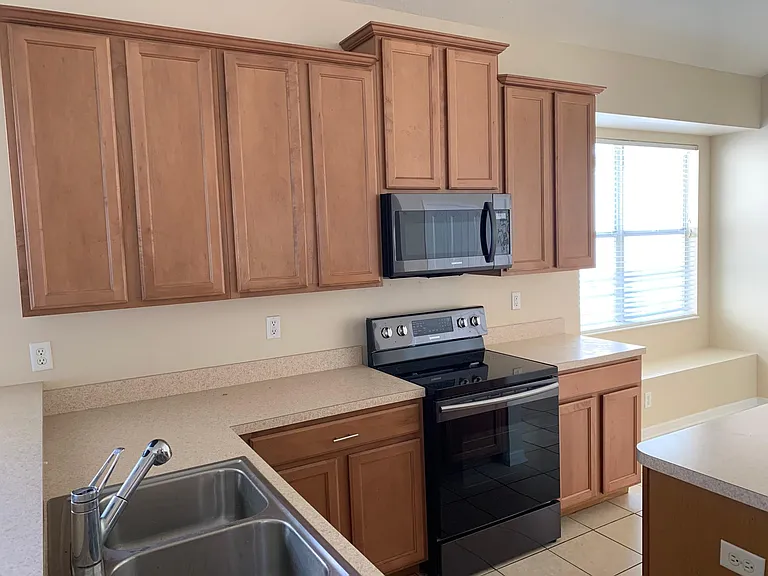 1207 Gentilly Ln — Photo 8