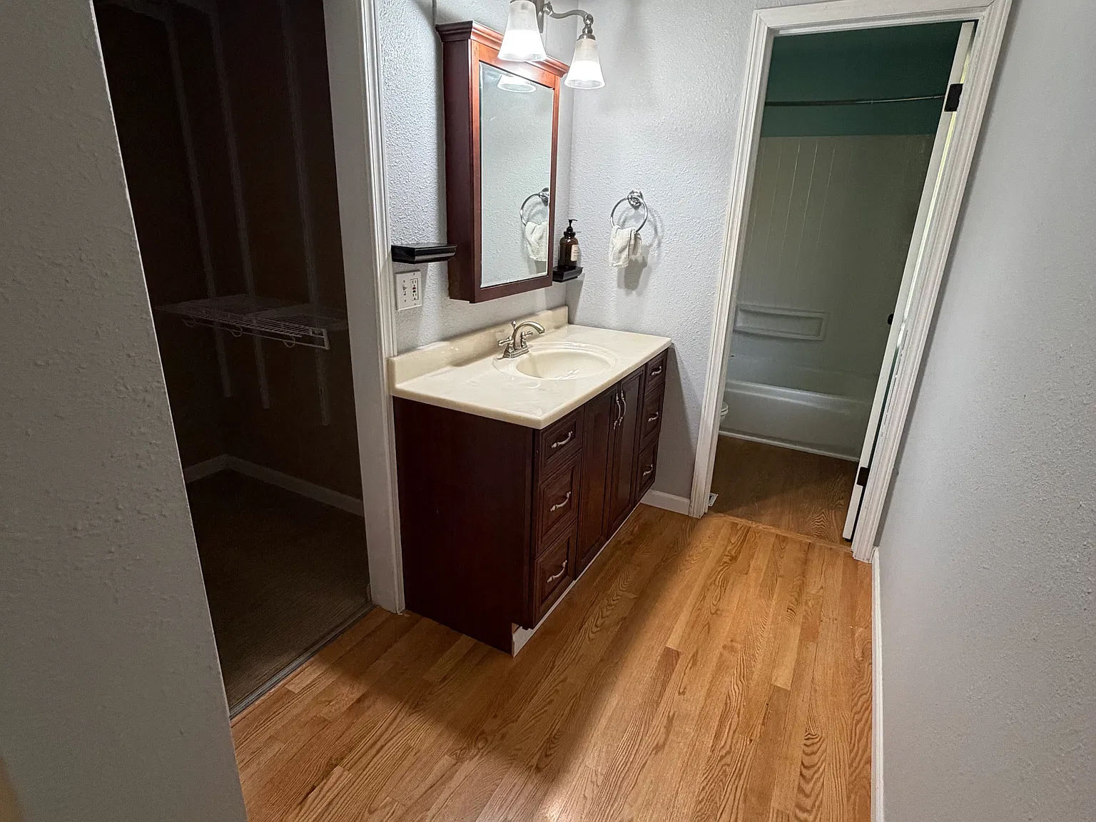 3 bed, 1300 sqft, $3,499 — Photo 4
