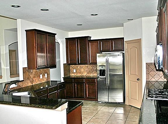 5th image of 2917 Preston Ln
