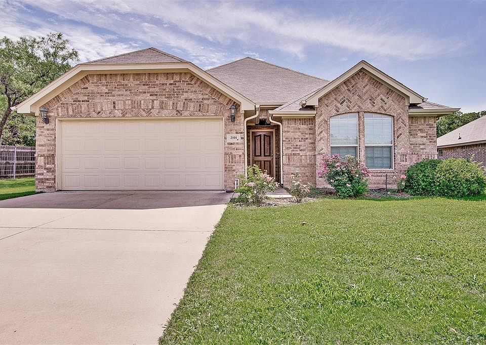 1st image of 2101 Caroline Dr