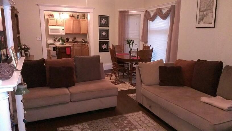 Living room/dinning area