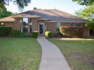 842 Meadowglen Cir, Coppell, TX 75019