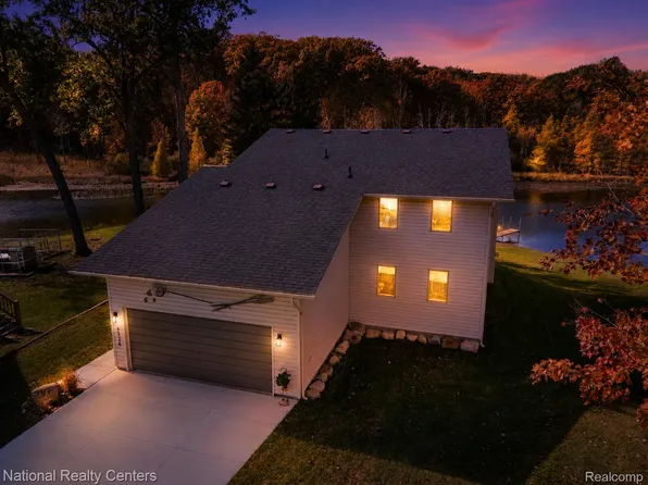 1326 Circle Dr, Metamora, MI 48455