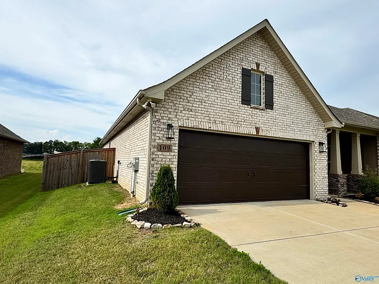 109 Kambry Grove Dr — Photo 3