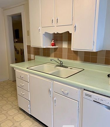4th image of 16 Washington St #2