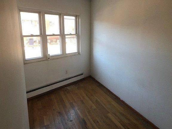 4th image of 7910 Grand Ave