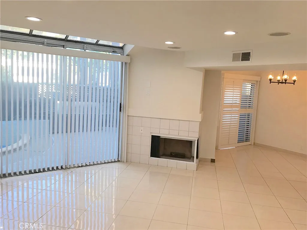 2 bed, 2.5 bath, 1164 sqft, $3,699 — Photo 2