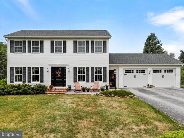 10219 Candura Dr, Waynesboro, PA 17268