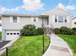 8 Macintosh Rd, Norwalk, CT 06851