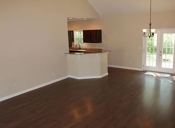 4th image of 832 Riverstone Ln