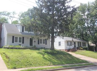 923 N Geyer Rd, Saint Louis, MO 63122