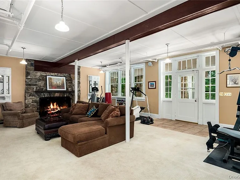 220 Croton Ave — Photo 25