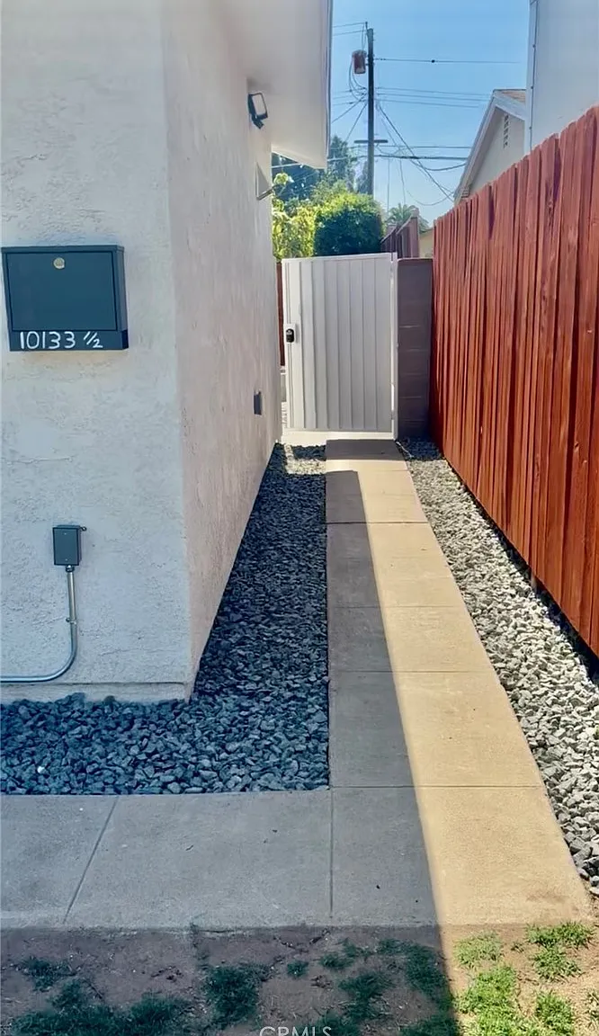 1 bed, 400 sqft, $2,000 — Photo 2