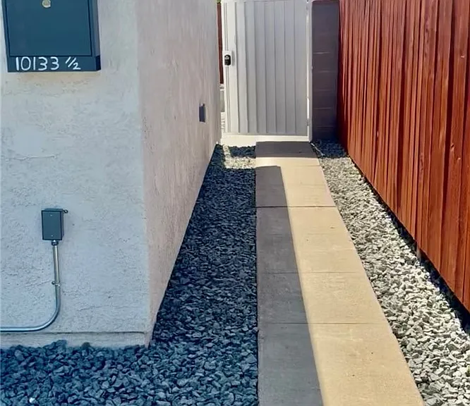 10133 Kester Ave — Photo 2