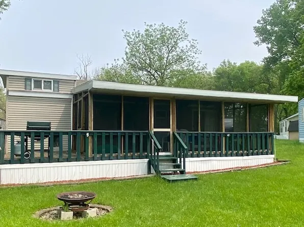 11/220 Woodhaven Dr E, Sublette, IL 61367