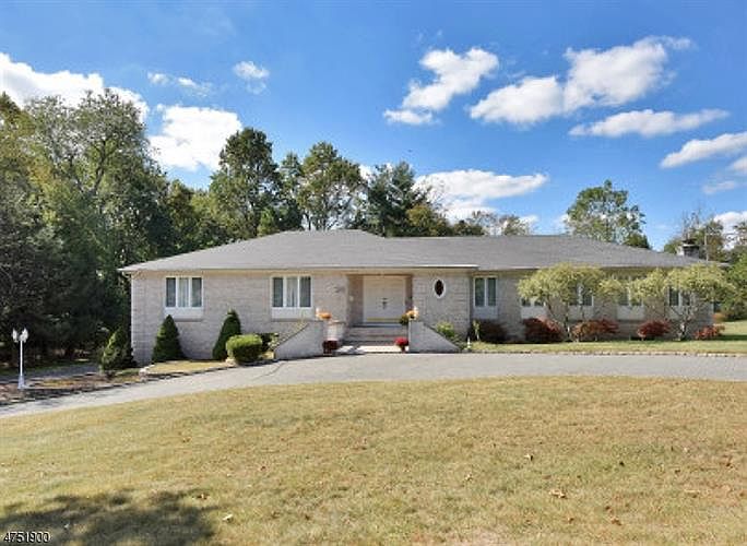1st image of 60 Shrewsbury Dr