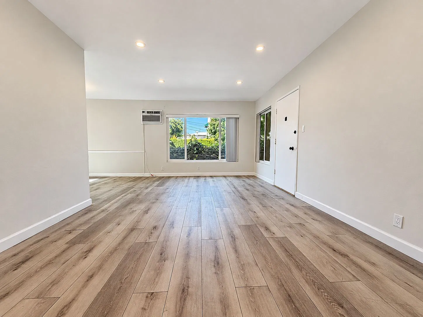 2 bed, 1000 sqft, $2,995 — Photo 1