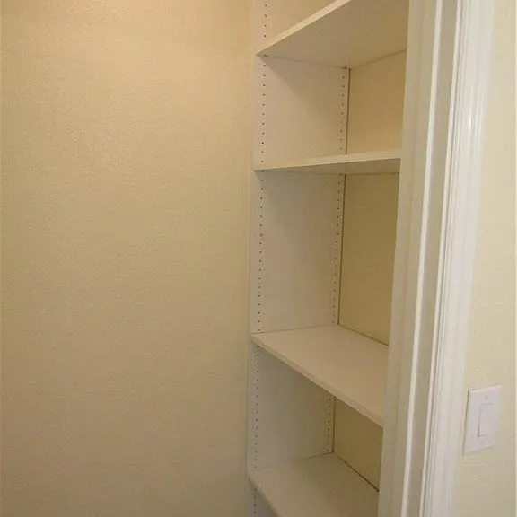 8901 Shore Cir — Photo 23