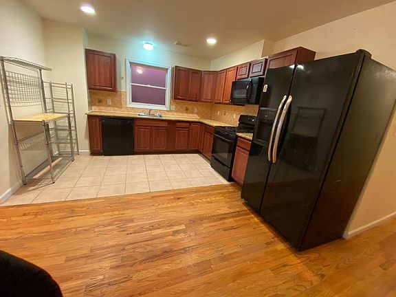 3rd image of 722 Grand St APT 2