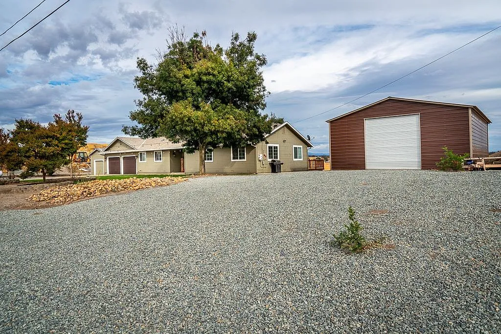 2058 Fox Ct photo 1