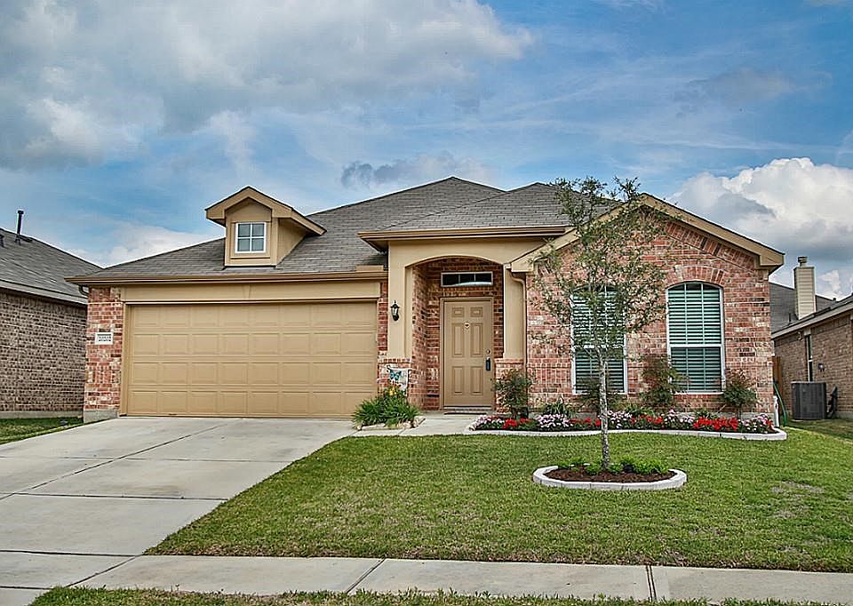 Are you looking for a dynamite one story home that is practically new with a private study, formal dining room, HUGE granite countered kitchen, covered back patio and so much more?  You will feel warm and welcoming in this home. More pics coming soon