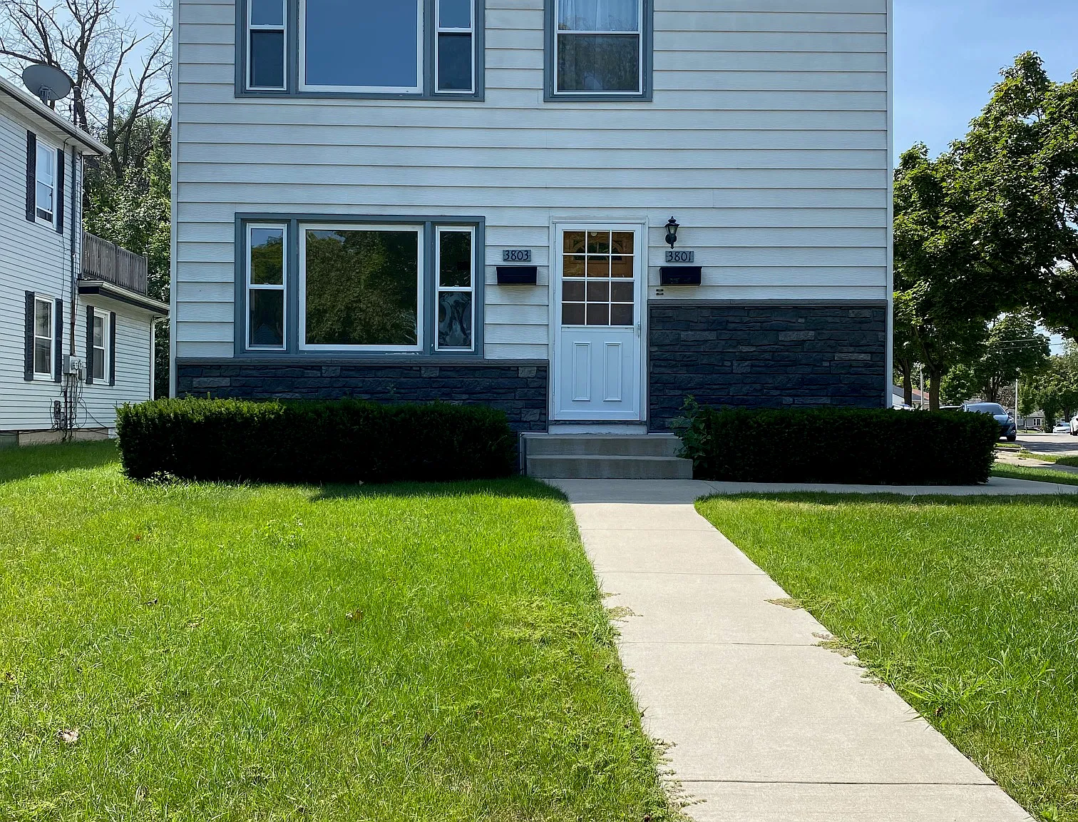 3 bed, 864 sqft, $1,650 — Photo 2