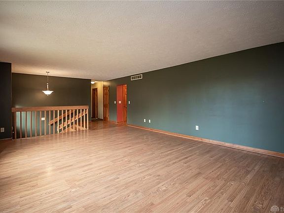 5th image of 18 Larchmere Dr