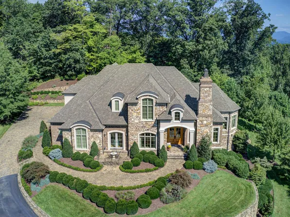 5760 Reserve Point Ln, Roanoke, VA 24018