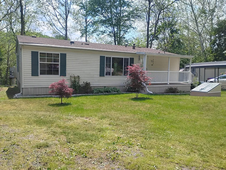 18 Mountain Ln