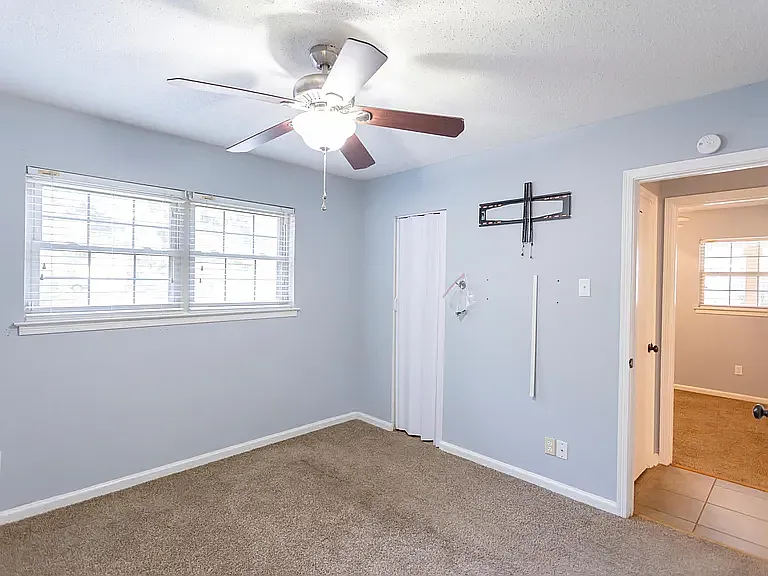 130 Country Club Dr — Photo 12