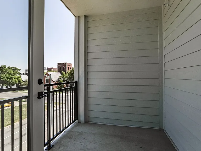 301 W. University Ave — Photo 14