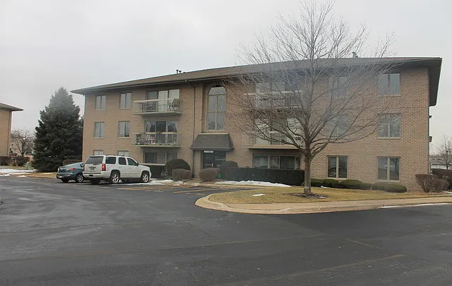 1056 Ashley Ct N #2C — Photo 1