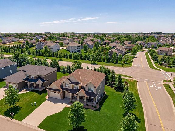 3rd image of 3281 Arden Dr